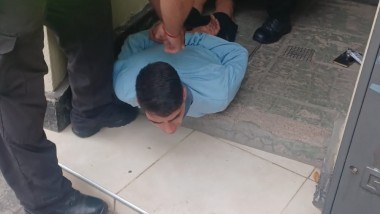 Detuvieron a un hombre tras un hurto en el barrio Bombal gracias al accionar de preventores y vecinos