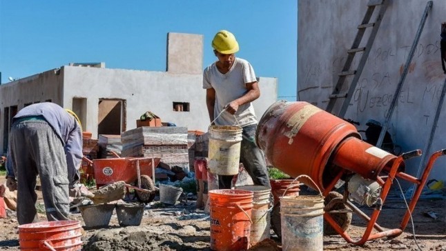 El sector de la construcción no logra recuperarse y volvió a caer en febrero
