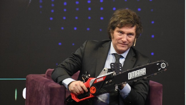 Javier Milei pasa la motosierra en salud, ciencia y obra pública