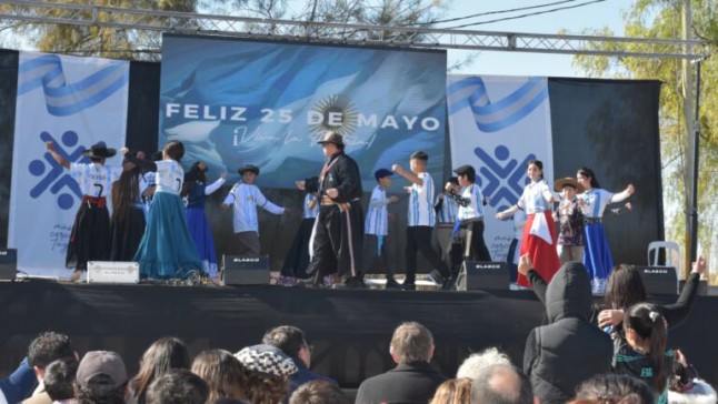 Lavalle celebró el 216° aniversario de la Revolución de Mayo con una multitudinaria fiesta patria en Tres de Mayo