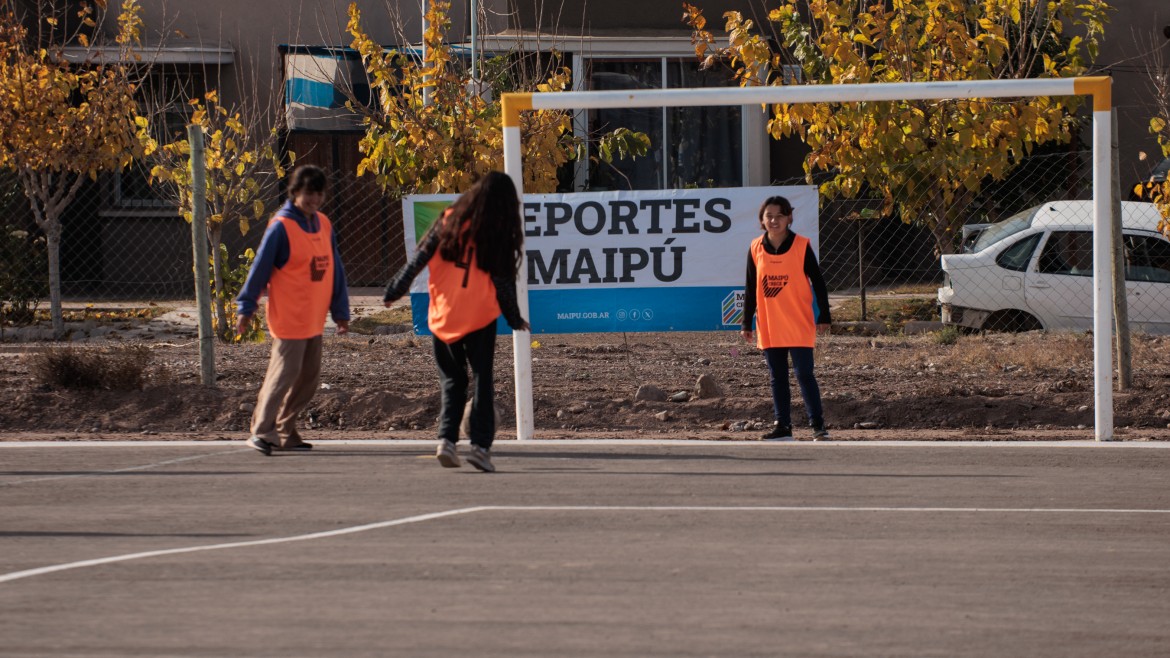 Maipú inauguró un nuevo playón deportivo en El Pedregal y ya supera los 20 espacios construidos en el departamento
