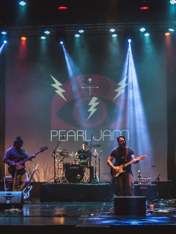 Blaylock revive el espíritu de Pearl Jam en una noche a puro grunge en Mendoza