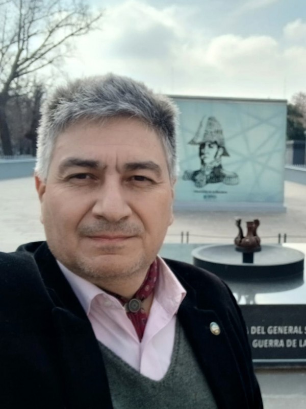 Juan Marcelo Calabria: "Si San Martín hubiera tenido redes sociales, sus peores haters habrían sido los mismos que él ayudó a liberar"